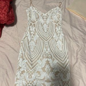 Hi im selling a dress from windsor brand new never worn